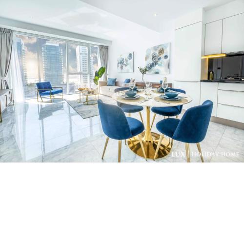 LUX - The Pad Executive Suite Canal View 1