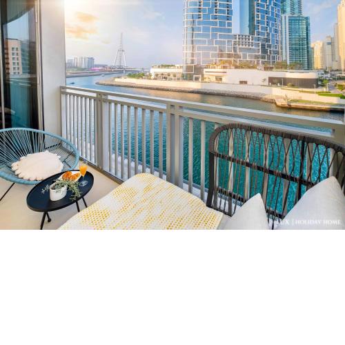LUX 52 42 Deluxe Marina View Suite 2