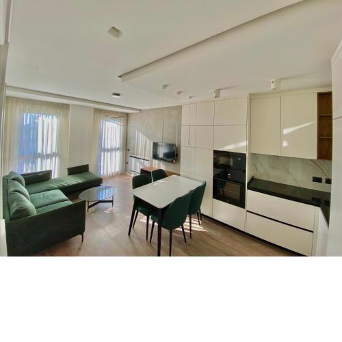 Lux Apartment 02 + Free Parking Post