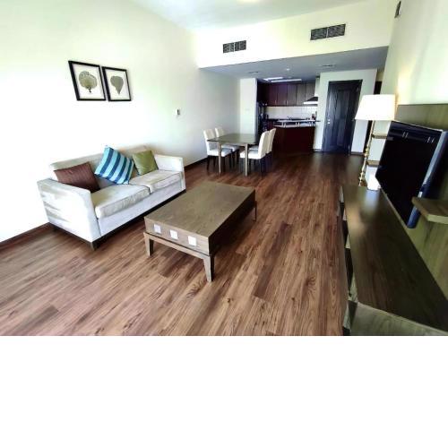 Lux BnB 1BR Apt Discovery Garden/ Garden Views /Pool
