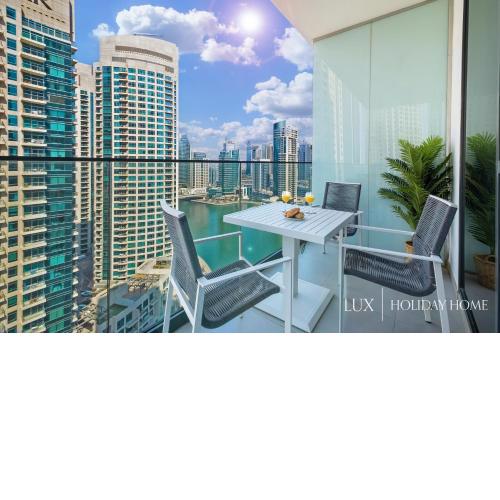 LUX Contemporary Suite with Full Marina View 4