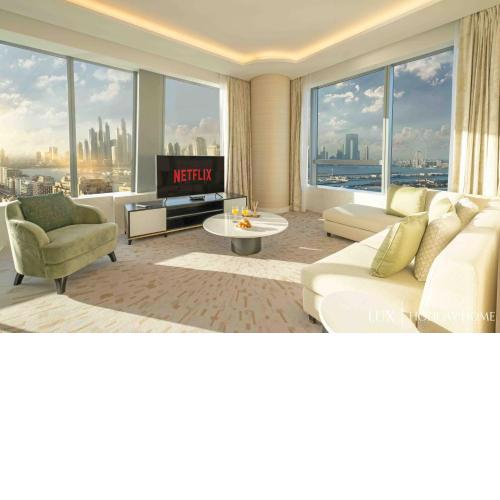LUX Iconic Views at The Palm Tower Suite 2