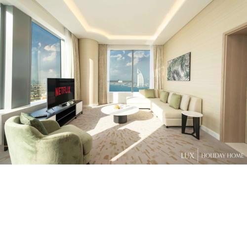 LUX Iconic Views at The Palm Tower Suite 4