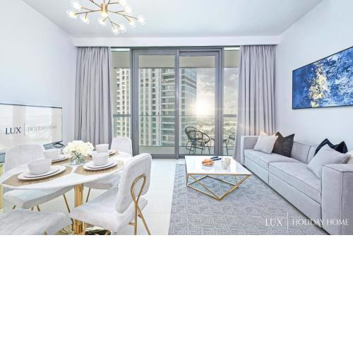LUX Luxury Downtown Views Suite