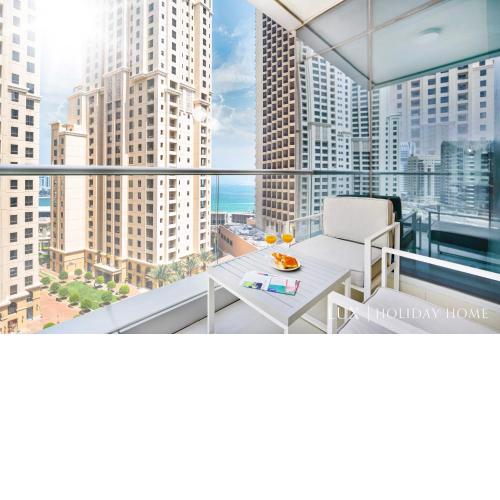 LUX Marina Promenade 1 BR Prime location Apt
