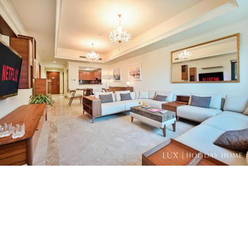 LUX The Elegant Fairmont Palm Suite