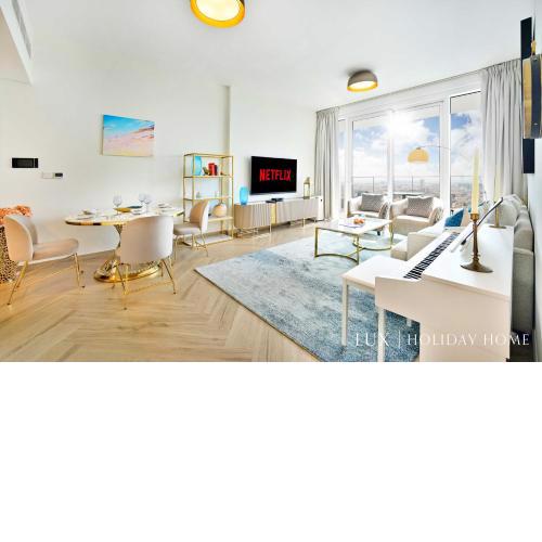 LUX The Executive Trade Center Suite