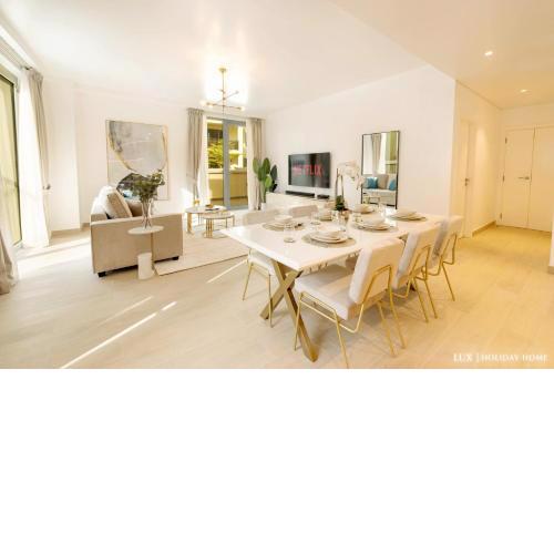 LUX The La Mer by The Sea Suite 4