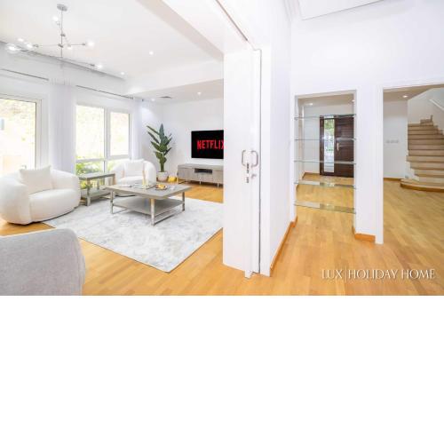 LUX The Meadows 5 Bed Villa