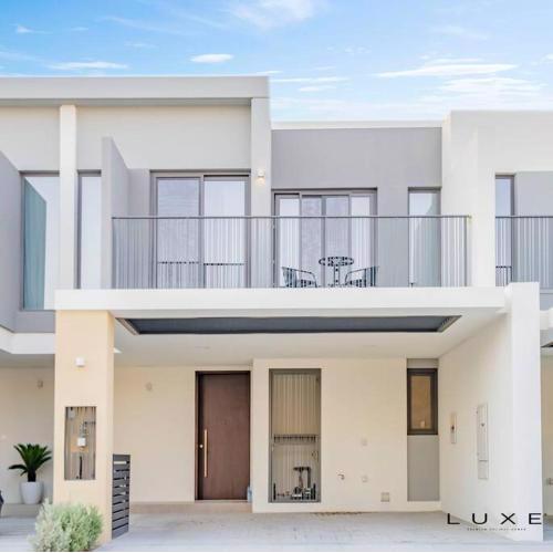 Luxe - Minimalist 4 Bedroom House