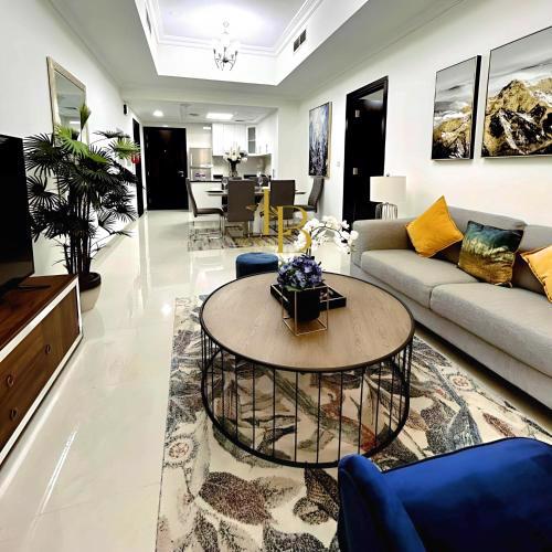 Luxe 1 Bedroom by LaBella