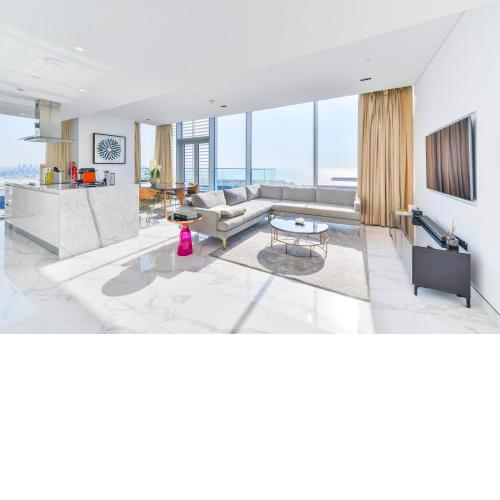 Luxe 3 BR Oceanfront Apt with maids room in the heart of Bluewaters Island