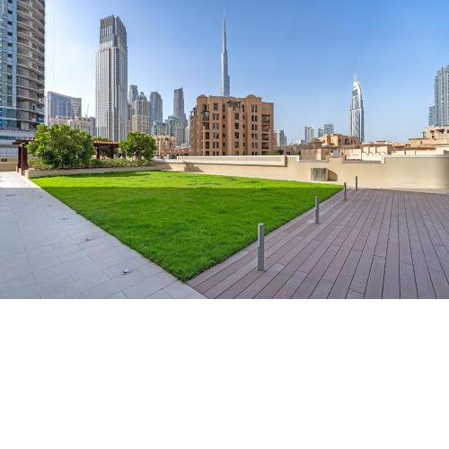 Luxe & Modern Two Bedroom Apartment Downtown Dubai - Close to Burj Khalifa & The Dubai Mall by Sojo Stay