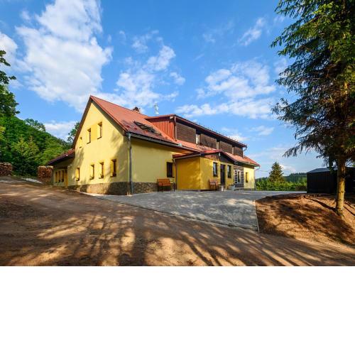 Luxe Villa in Bernartice, ook voor groepen KKH045