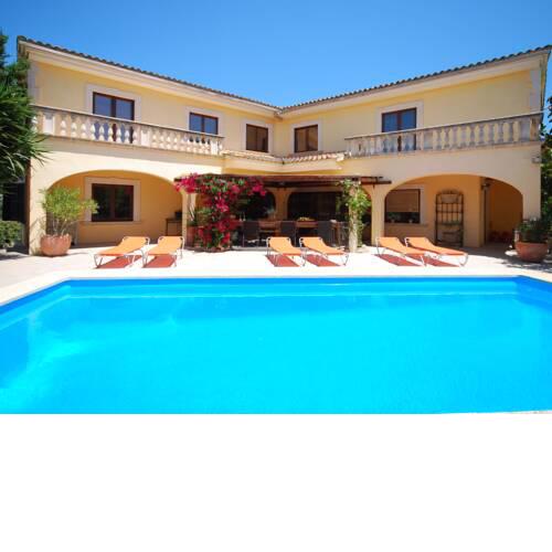 Luxe Villa in St Llorenc des Cardassar with Swimming Pool