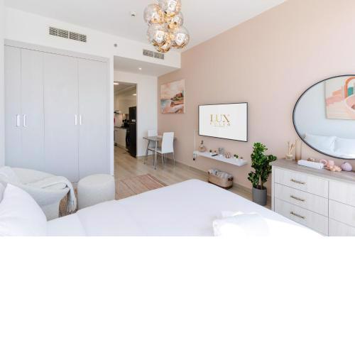 LuxFolio Retreats - Bloom Charming Studio