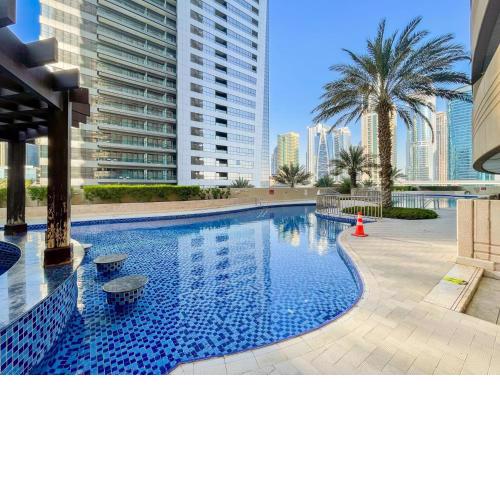 LUXFolio Retreats - Cosy Marina Apartment