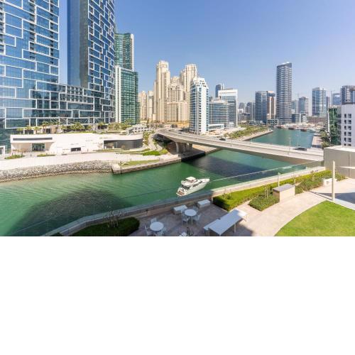 LUXFolio Retreats - Panoramic view of Dubai Marina