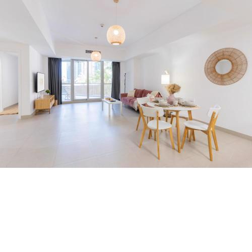 LUXFolio Retreats - Stunning Views of Waterfront