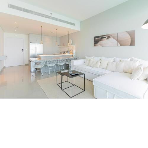 LUXFolio Retreats - Unwind With Breathtaking Views