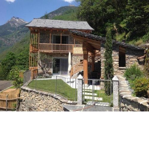 Luxuriöses Wellness-Ferienhaus mit Panorama-Bergsicht