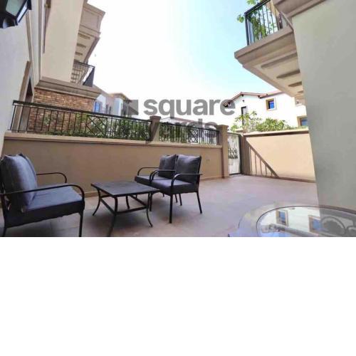 Luxurious 1 bed Apt with Outdoor Patio - Madinat Badr