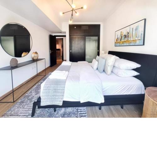 Luxurious 1 Bed with Marina Views close to Metro