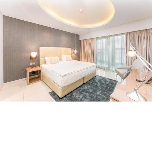 Luxurious 1 BR Apt in Paramount A, Business Bay