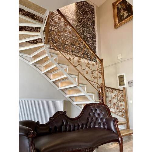 Luxurious 170 sqm Maisonette Private Parking