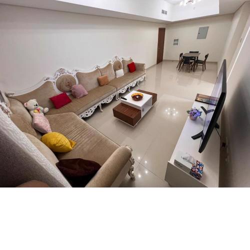 Luxurious 2BR Apt- All Amenities