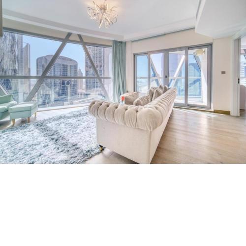 Luxurious 3 Bedroom Apartment with Panoramic Views