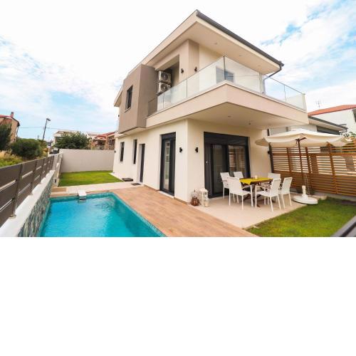 Luxurious, 3-bedroom Villa with private pool