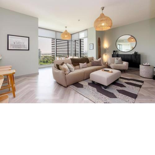 Luxurious 3 Bedroom with balcony in Dubai Hills
