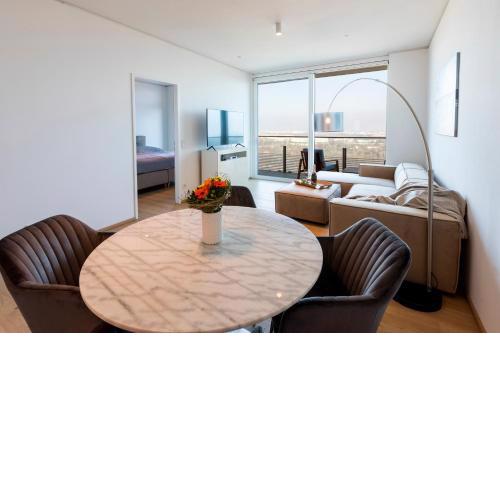 Luxurious 30th Floor Apartment With Rooftop Pool