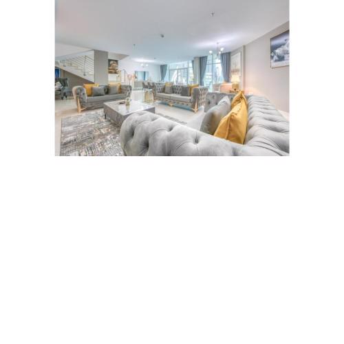 Luxurious 4-Bedroom Duplex VILLA Apartment near JBR