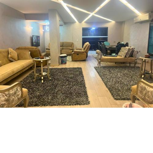 Luxurious 5BR Villa - Prime 6th October Stay