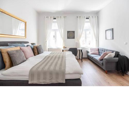 ⍟Luxurious and Spacious⍟ 5 min walk to city center (17)