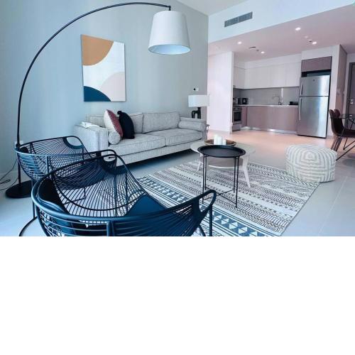 Luxurious and Spacious Bright Brand new Apt