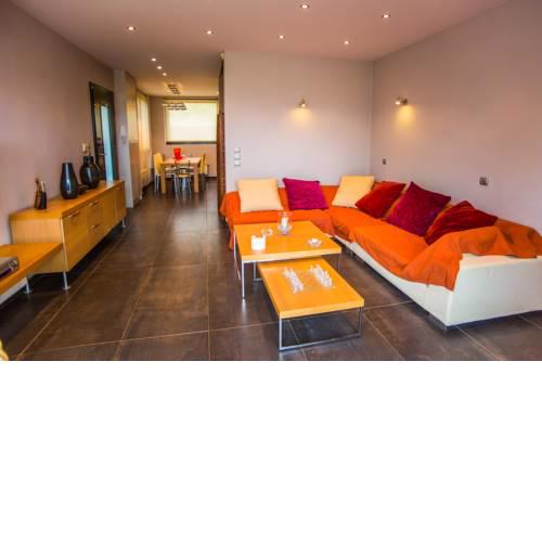 Luxurious Apartment by the Sea and the Airport