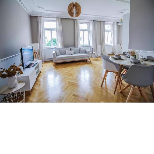 Luxurious apartment SG10