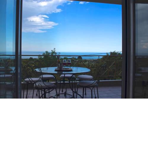 Luxurious apartment with a stunning sea view