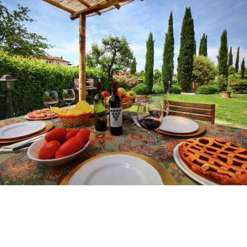 Luxurious Cottage in Lucignano with Pool