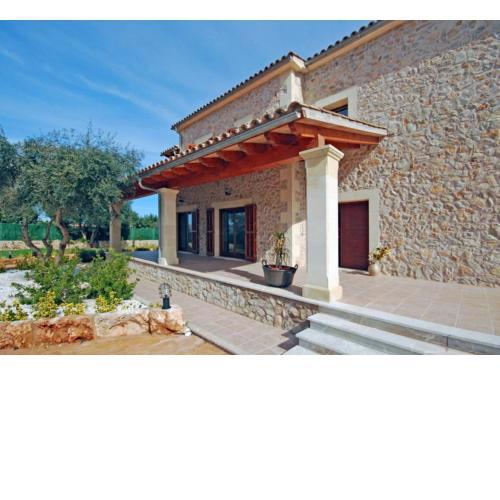 Luxurious country house with pool near the town of Alcudia and the beach