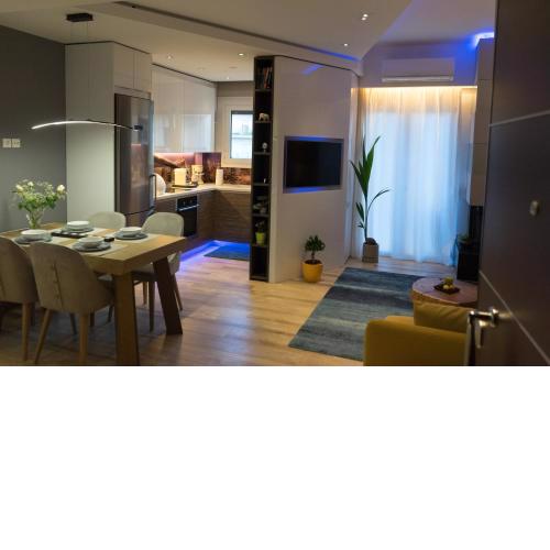 Luxurious & cozy down town home 82’