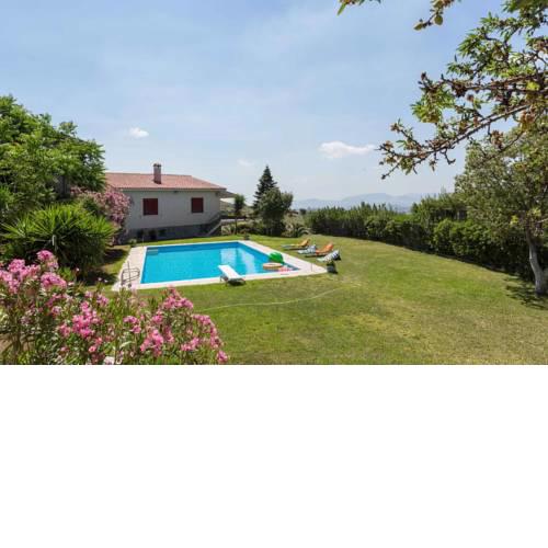 Luxurious Garden Pool Villa