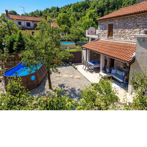Luxurious Holiday Home in Zvoneće with Swimming Pool