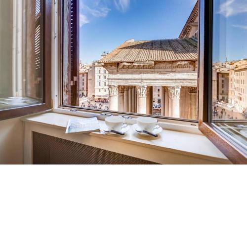 Luxurious loft facing the Pantheon