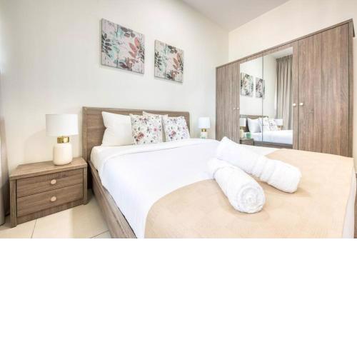 Luxurious master bed room ladies apartment only