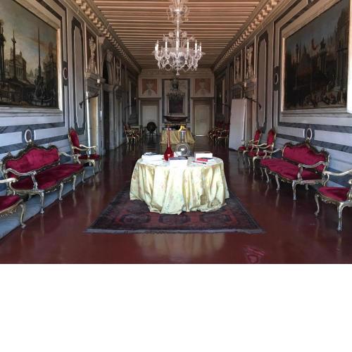 Luxurious Palazzo in Venice in the Rialto area with housekeeper/cook