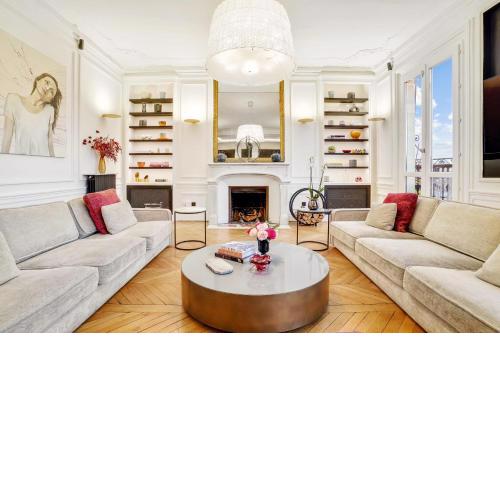 Luxurious Penthouse near Champs Elysées and front of Eiffel Tower